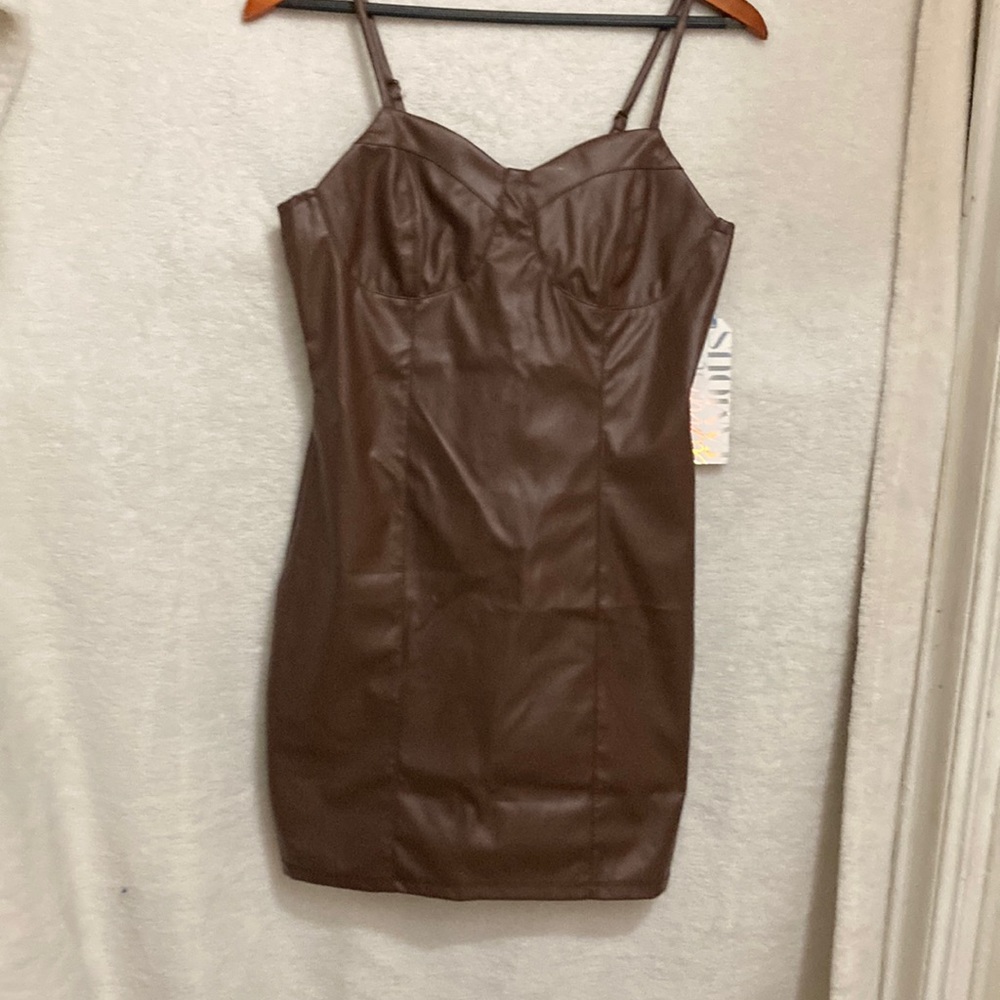 Teenager  almost famous dress